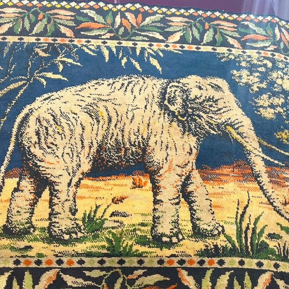 Vintage Elephant Tapestry 44”x 26” w/silk fringe - Picture 2 of 7